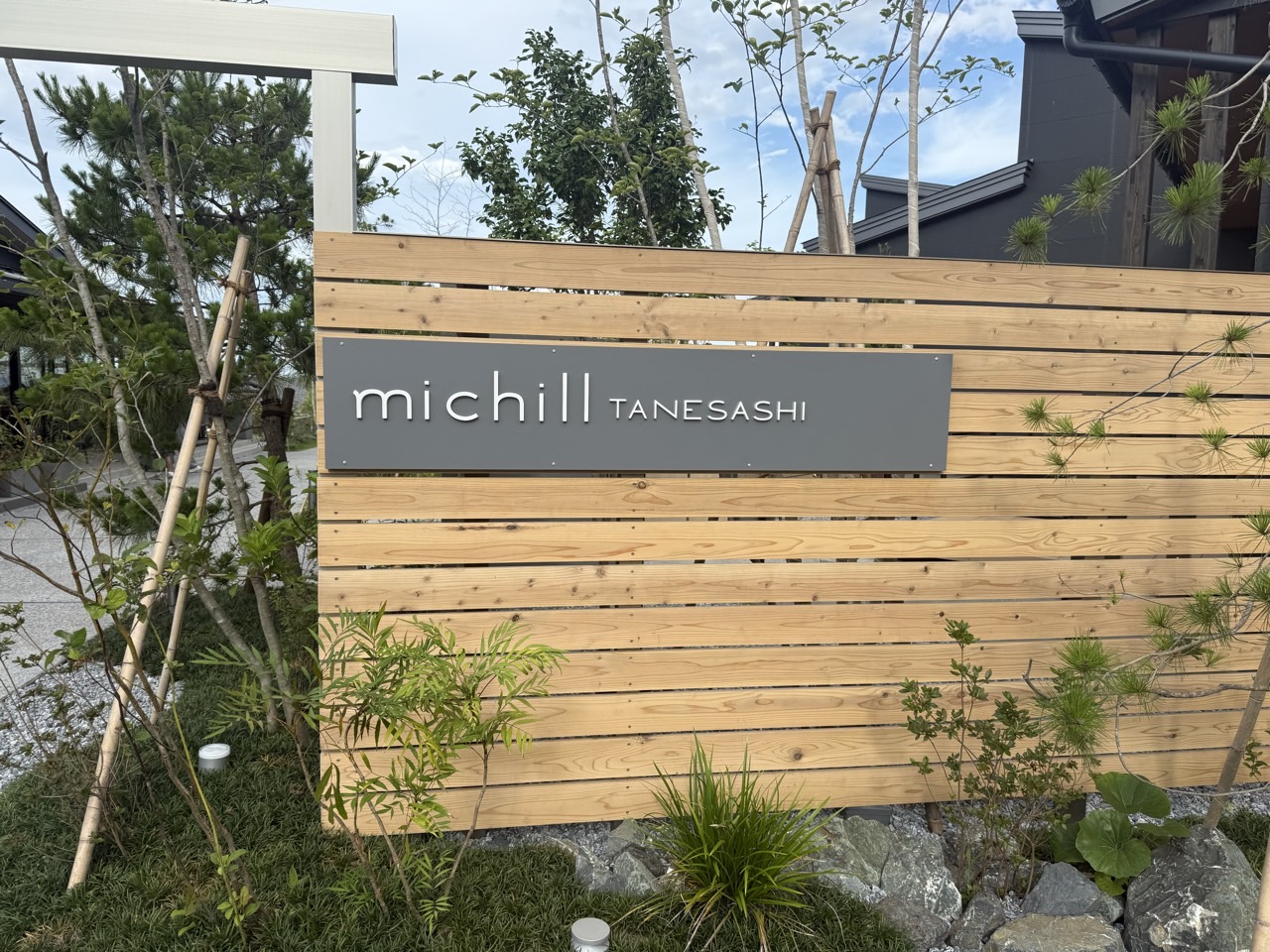 入口はこんな感じでおしゃれな外観！
種差海岸から歩いてすぐなのでアクセスもバッチリ!!