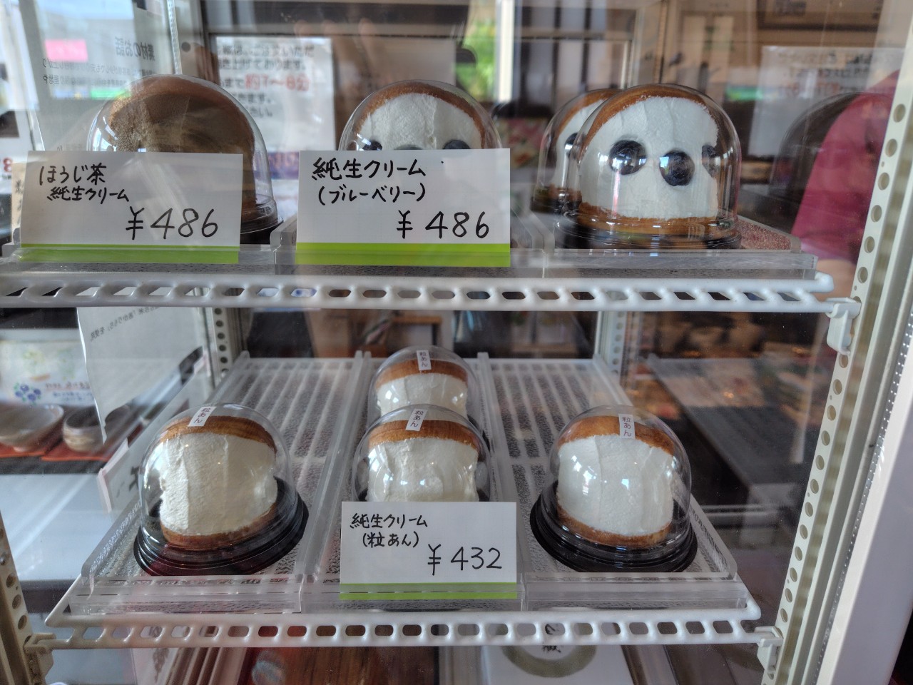 クリームたっぷりのお菓子もあります！