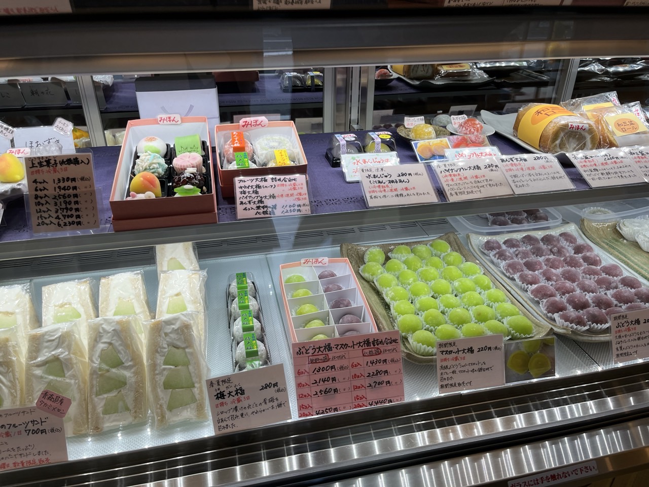 いろいろな種類のお菓子があって迷っちゃいます😋