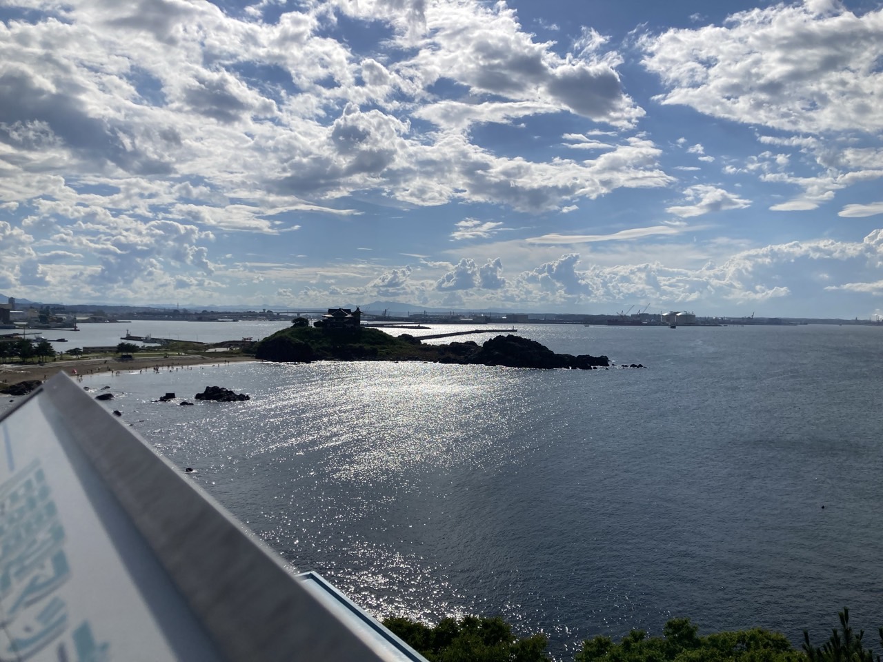 おすすめスポットのマリエントの展望台に実際に行ってみました！

とってもキレイで、海と青空が映えますね！✨
夕日もきれいに見えそうです！